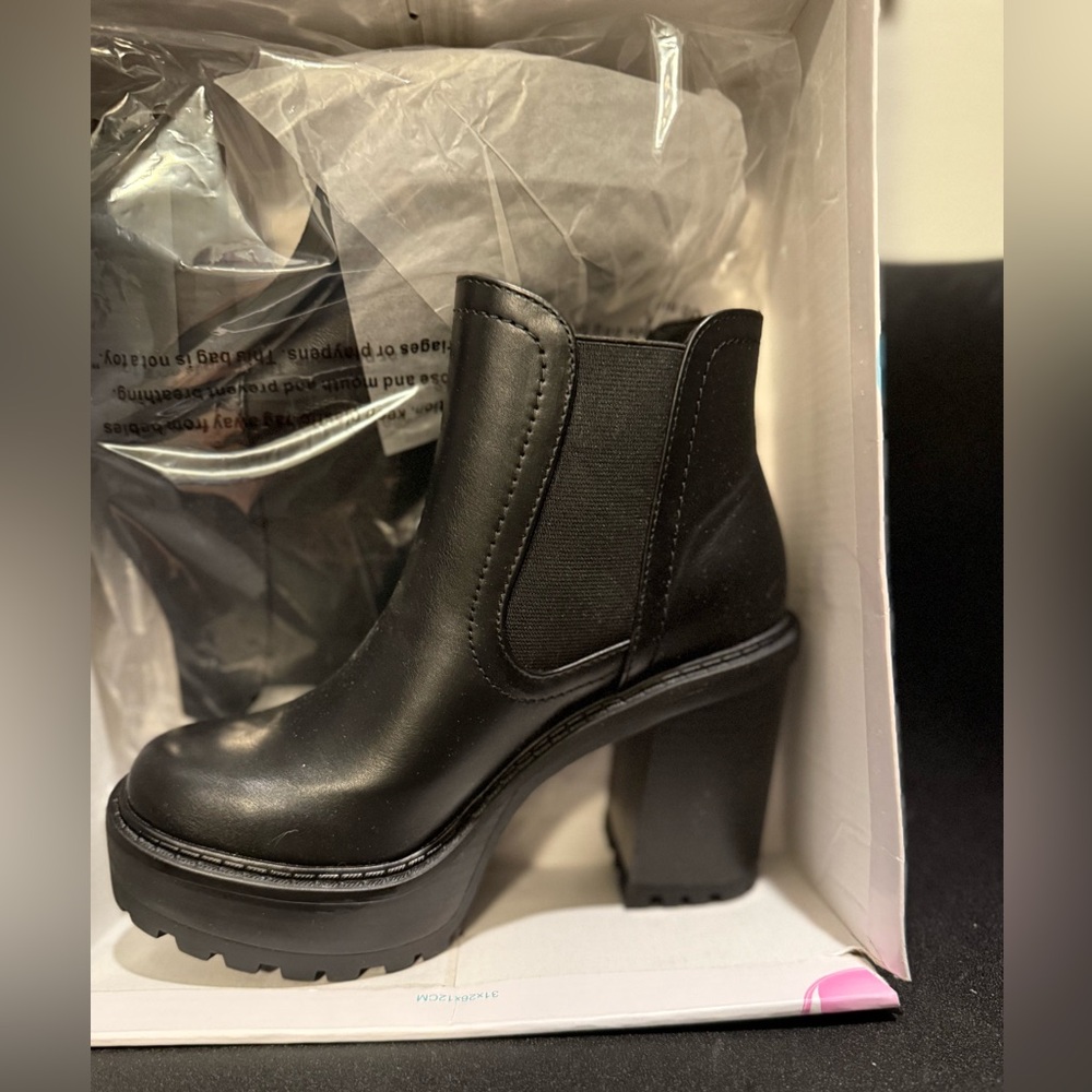 Soda Black Heeled Ankle Boots